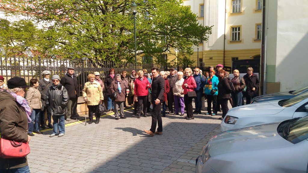 obrázek: Více než 70 zájemců vyrazilo v centru Plzně na vycházku se starostou, další už v pátek