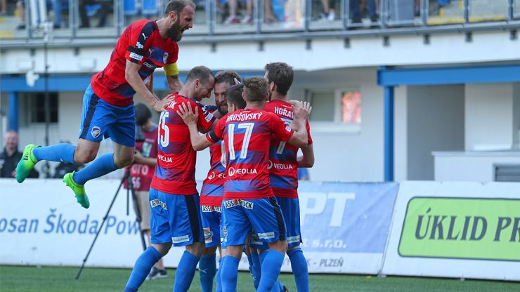 Viktorka porazila Jihlavu 2:0, titul ale bere Slavia