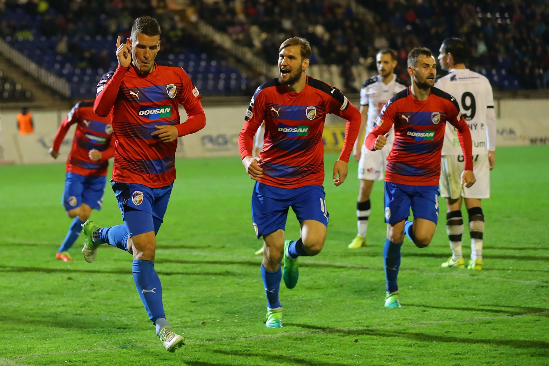 Viktorka vyhrála v Hradci 1:0 gólem Hejdy z trestného kopu