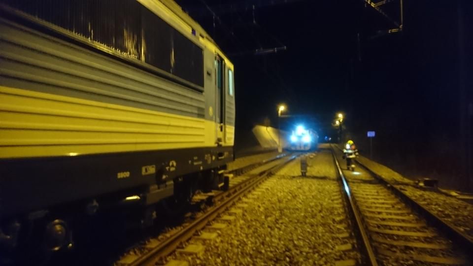 obrázek: Vlaky u Ejpovic zastavili 34 metrů od sebe