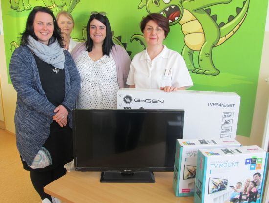 obrázek: Výtěžek z bazaru a koncertu se proměnil v dary pro dětské oddělení v Rokycanech