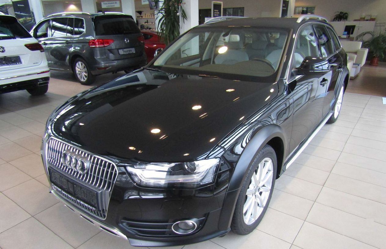 obrázek: Z domažlického autosalonu zmizely tři luxusní vozy. Neviděli jste je?