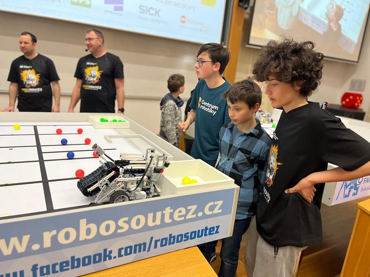obrázek: Žáci z Plzně bodují v robotických soutěžích