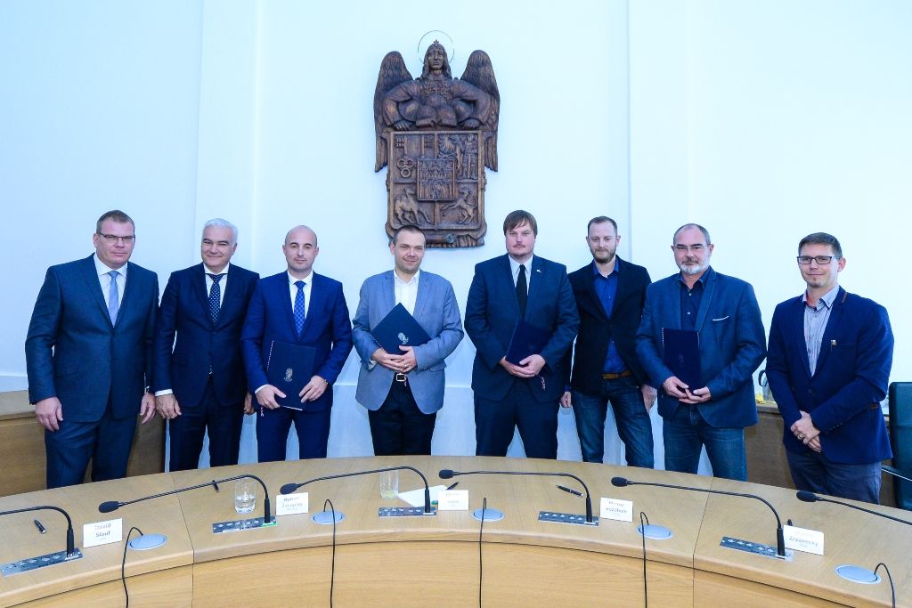 Zástupci čtyř stran podepsali v Plzni memorandum o koaliční spolupráci