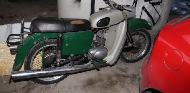 obrázek: Ze skladu firmy v Plzni ukradli tři historické motocykly