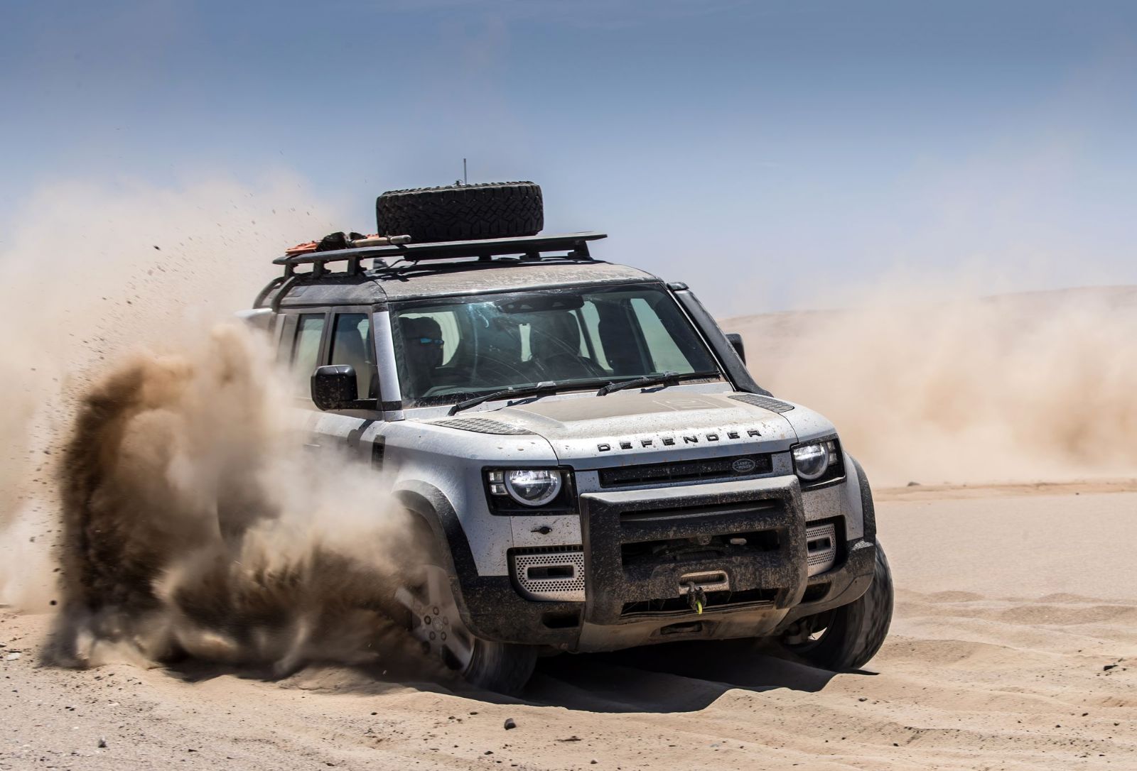 obrázek: LAND ROVER DEFENDER 2021: DEVADESÁTKA, PLUG-IN A HARD TOP