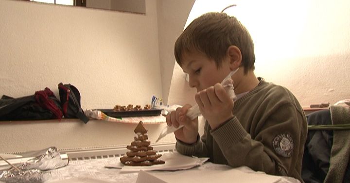 Adventní trhy ožily na Zámeckém náměstí v Horažďovicích - video
