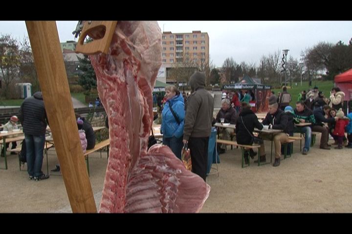 Centrální park na Lochotíně v Plzni provoněla v sobotu tlačenka, prejt a prdelačka