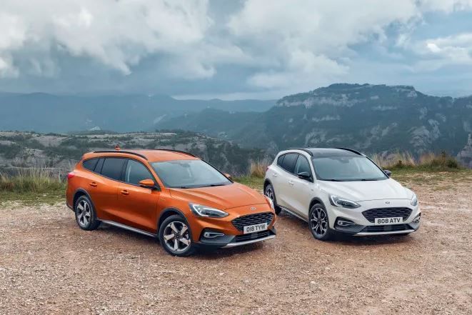 Ford představuje novinku Focus Active jako pětidveřový hatchback a kombi