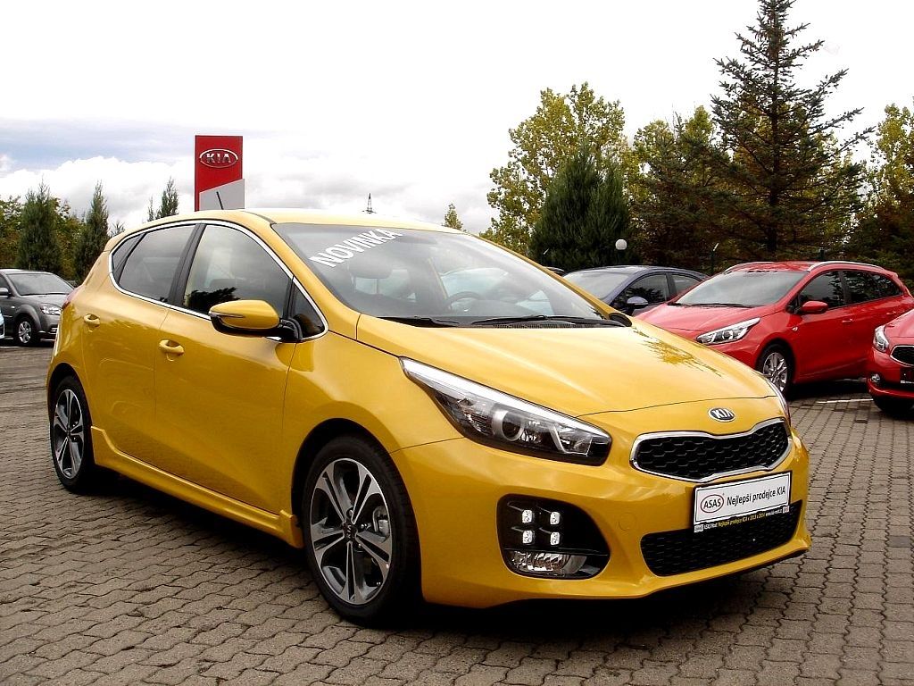 KIA UVÁDÍ ELEGANTNÍ ZNAČKOVOU KOLEKCI „RHYTHM IN BASIC“