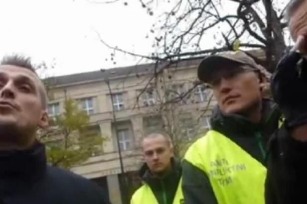 obrázek: 17. listopadu zadrželi aktivistu van Gemunda a nyní mají problém