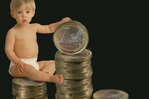 obrázek: Alimenty by mohl za neplatiče hradit stát