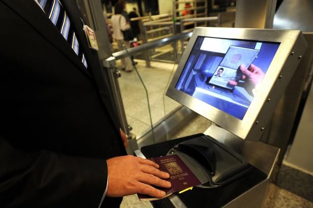 obrázek: Američané kvůli teroru v Paříži zpřísní pravidla pro bezvízový styk