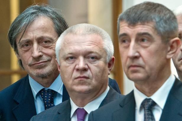 obrázek: ANO hledá stínové ministry, loni za to přitom ČSSD kritizovalo
