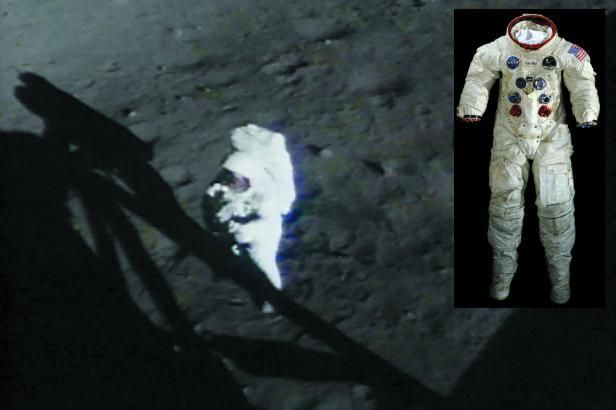 obrázek: Armstrongův skafandr se rozpadá - přispějte na opravu