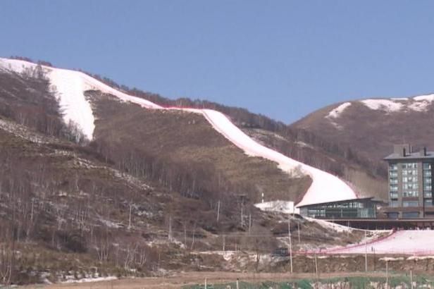 obrázek: Bez sněhu i zájmu o zimní sporty. Peking přesto stojí o ZOH