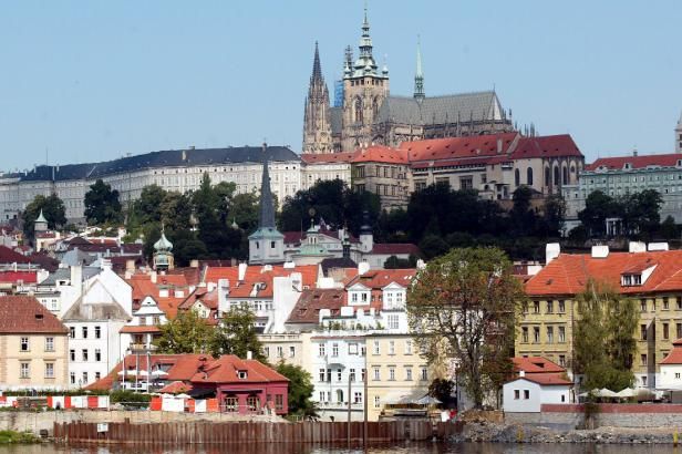 obrázek: Bezpečnost Hradu nově hlídá Novák, jeho předchůdce skončil kvůli trenýrkám