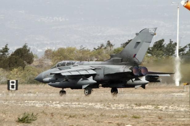 obrázek: Britští piloti poprvé útočili na pozice islamistů v Sýrii