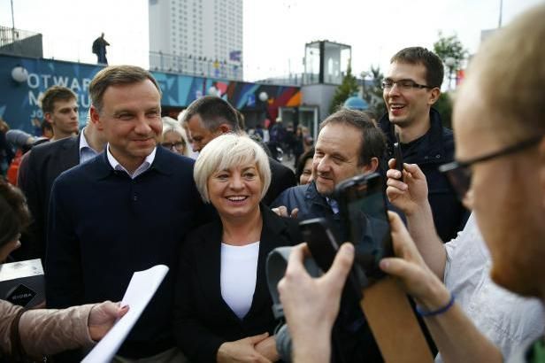 obrázek: Budu nadstranický prezident, slíbil Duda při vítězné procházce Varšavou