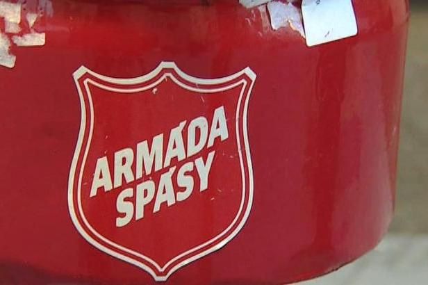 obrázek: \nČeši si oblíbili charitu přes mobil a internet. Sbírky na ulicích už je netáhnou\n