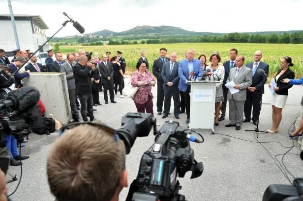 obrázek: Česko a Rakousko posílí kvůli migrantům policejní hlídky na hranicích