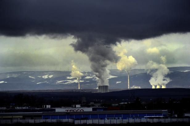 obrázek: Česko snižuje emise s předstihem, aktivisté přesto chtějí antifosilní zákon