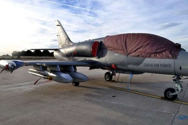obrázek: Český pilot se nad Španělskem srazil se supem, s poničeným L-159 dokázal přistát