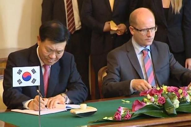 obrázek: Český premiér je po 14 letech na návštěvě Jižní Koreje