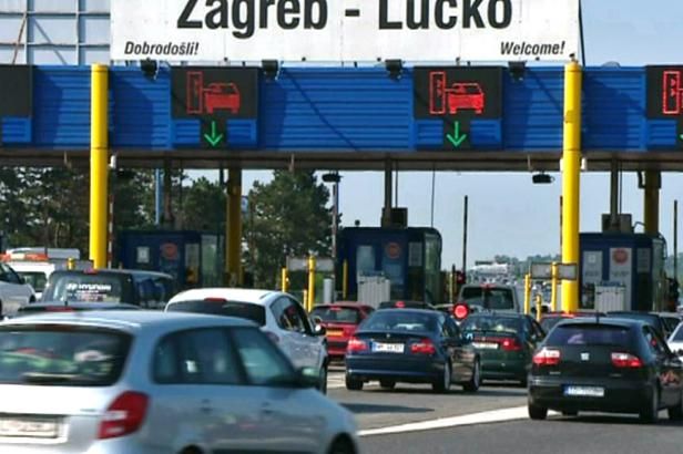 Cestou na Jadran si řidiči pár hodin postojí v zácpách