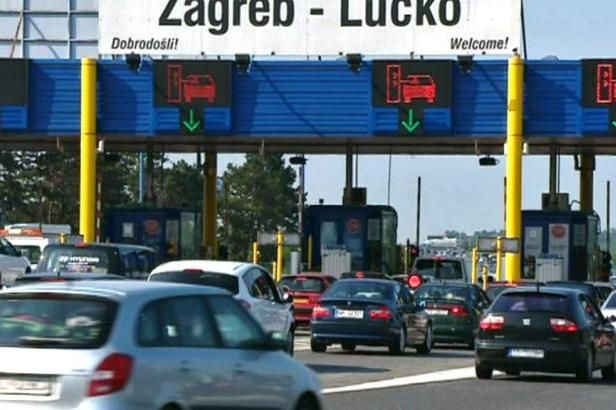 obrázek: Cestou na Jadran si řidiči pár hodin postojí v zácpách