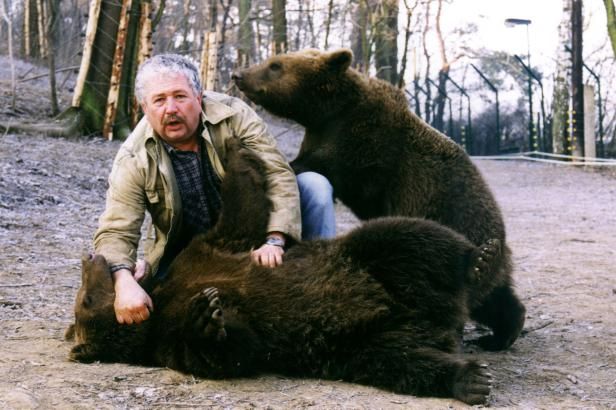 Chaloupkova medvíďata už z večerníčků odrostla, oslavila šestnáctiny