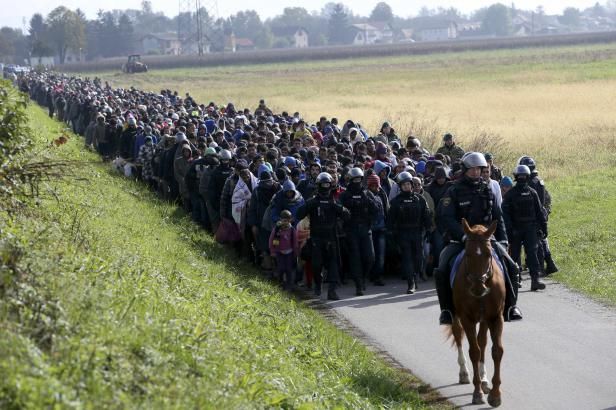 obrázek: Chaos kvůli běžencům – Lublaň chce armádu na hranicích i pomoc EU