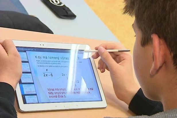 obrázek: Chládek: Tablety do škol jednoznačně patří, není to jen hračka
