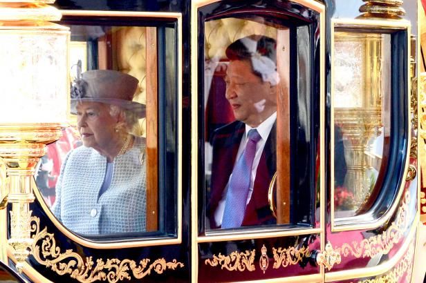 obrázek: Čínskému prezidentovi se v Británii dostalo královského přivítání