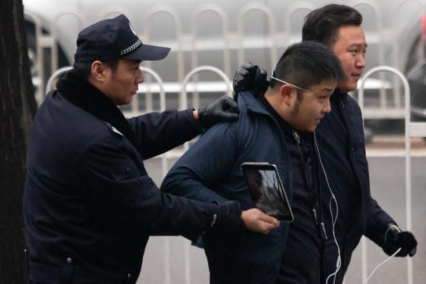 obrázek: Čínský právník obhajující disidenty dostal podmínku