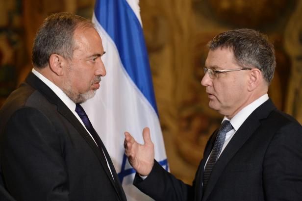 obrázek: \nČR může být vzorem pro Evropu, ocenil Lieberman český přístup k holocaustu\n