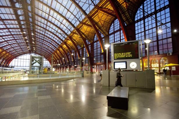 obrázek: Čtyři muži chtěli zaútočit na nádraží v Antverpách, dva z nich jsou ve vazbě