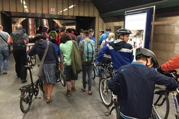 obrázek: Cyklisté rychlejší aut: Pro cyklojízdu se na okamžik otevřela Blanka