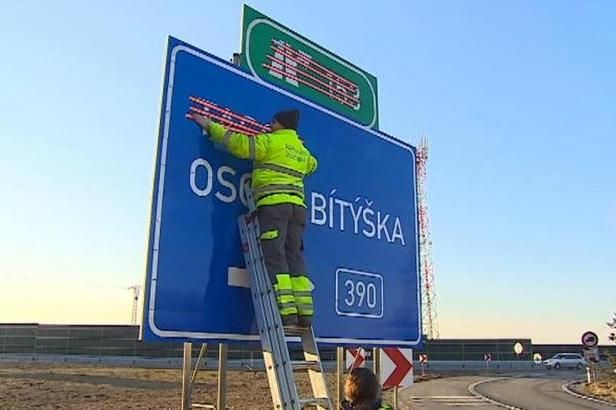 obrázek: D1 mezi Lhotkou a Velkou Bíteší se v noci zcela zastaví