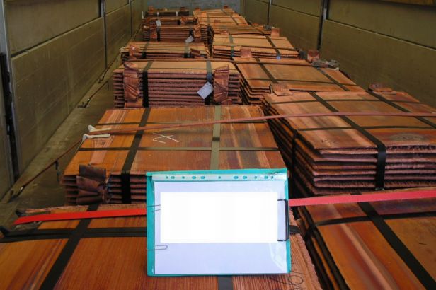 obrázek: Daňová Kobra obvinila 16 lidí za obchody s mědí, škoda je 400 milionů