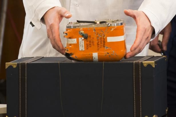 obrázek: Data z černé skříňky sestřeleného bombardéru jsou nečitelná