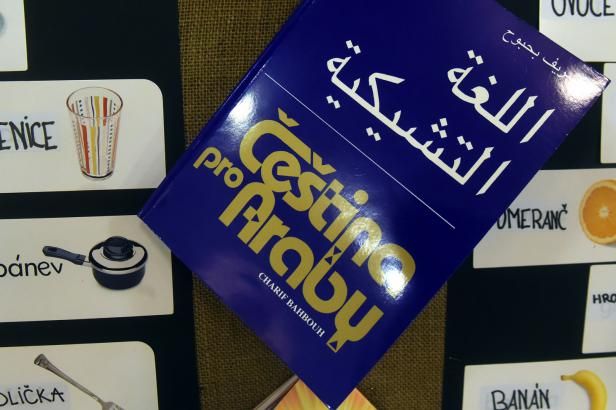 obrázek: Děti iráckých uprchlíků zasedly do školních lavic. Musí se nejdříve zdokonalit v češtině