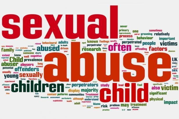 obrázek: Do britských pedofilních skandálů je zapleteno přes 260 celebrit