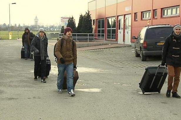 obrázek: \nDo Prahy začínají přijíždět první účastníci křesťanského setkání Taizé\n