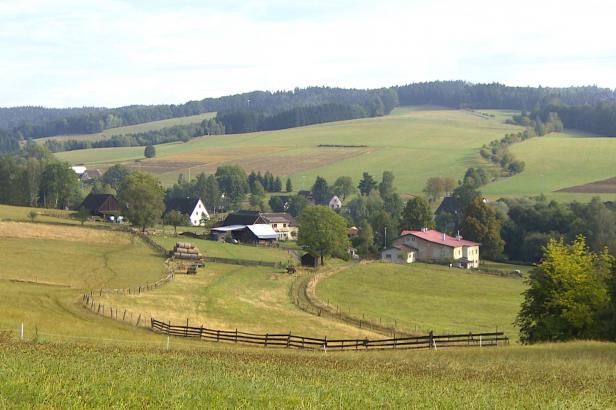 obrázek: Domy, lesy, pozemky – kvůli restitucím už církve podaly přes 200 žalob