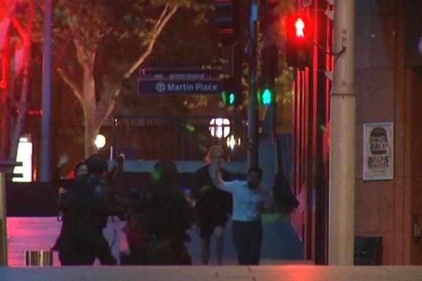 obrázek: 
Drama v Sydney skončilo smrtí únosce a dvou rukojmích
