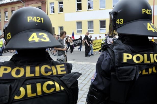 obrázek: Extremismus v Česku: Zprava dobrý, nalevo ale sílí