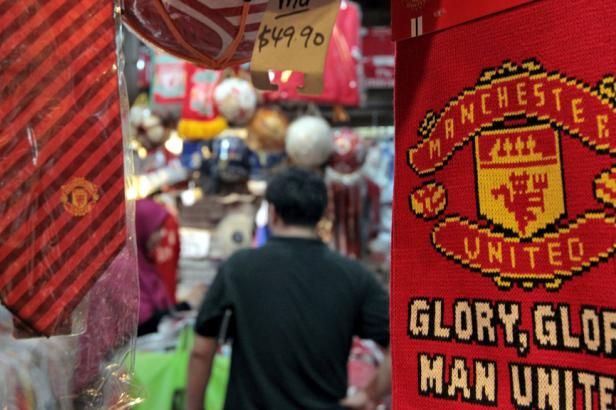 obrázek: Fiasko, zlobí se Britové. Atrapu bomby nechala na Old Trafford bezpečnostní firma