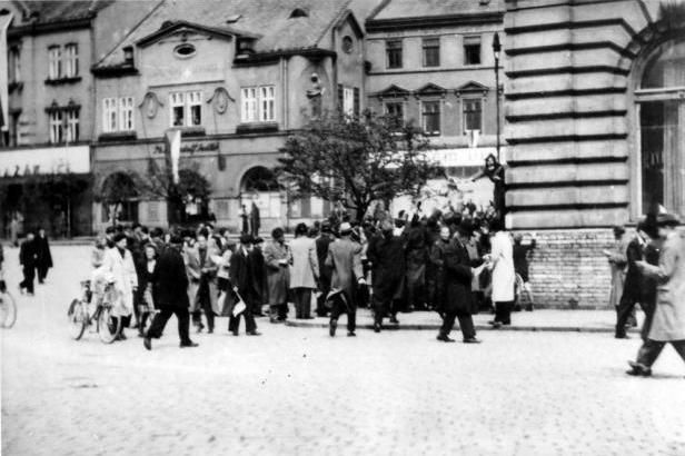 obrázek: Frank chtěl protesty utopit v moři krve, český národ přesto povstal