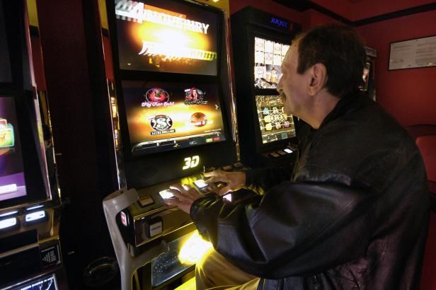 obrázek: Game over automatů přichází jen pomalu, lidem i obcím navzdory